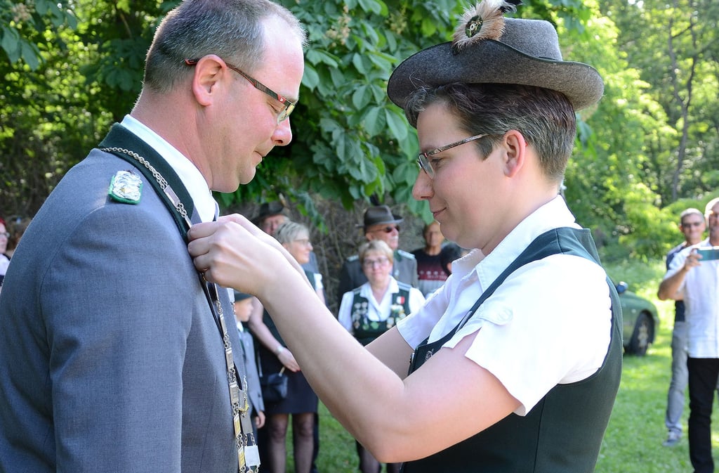 Doreen Prox im Jahre 2019 bei der Ernennung von Christian Stelle zum Schützenkönig der Tangermünder Gilde.
