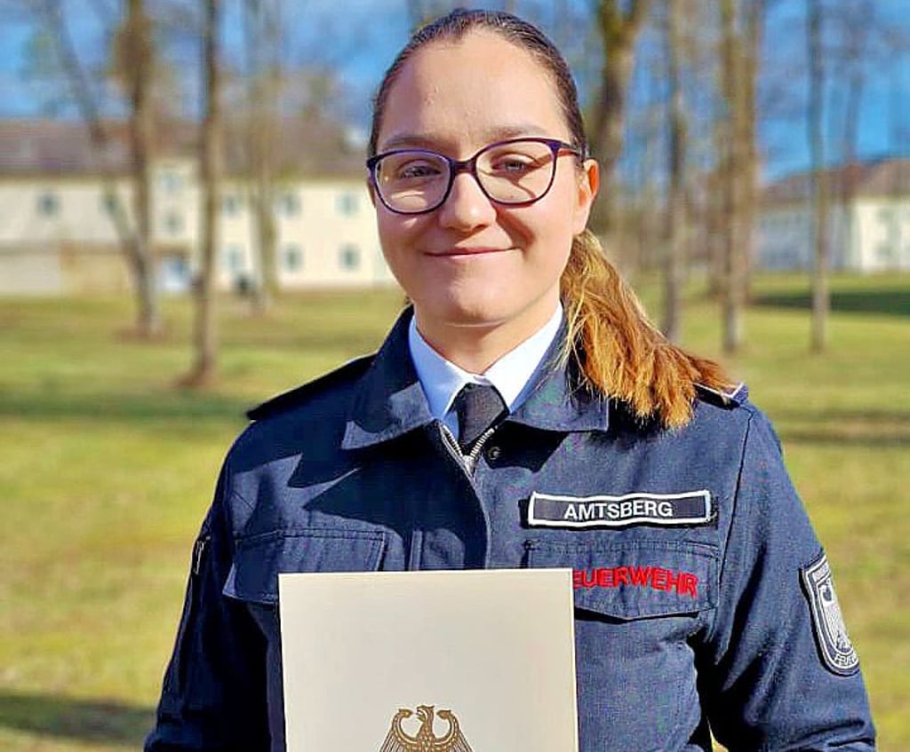 Am 17. März ist Leonie Amtsberg aus Miltern in Bergen (Niedersachsen) zur Beamtin auf Probe bei der Feuerwehr der Bundeswehr ernannt worden und jetzt tätig in der Koordinierungsstelle der Wehr in Burg.