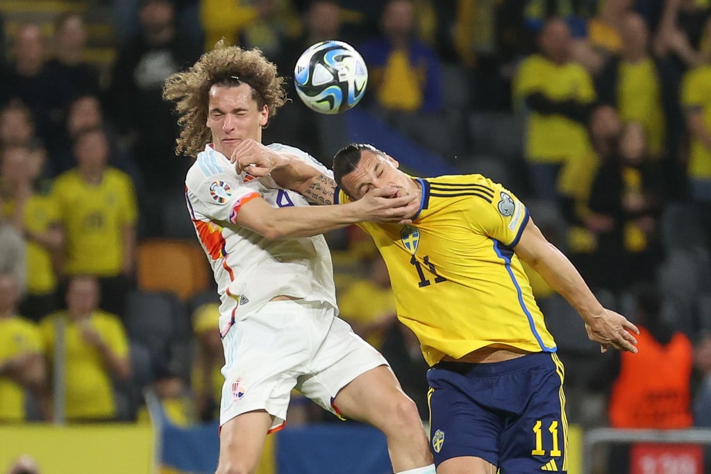 Vier Tage zu jung für den Altersrekord: Zlatan Ibrahimovic (r).