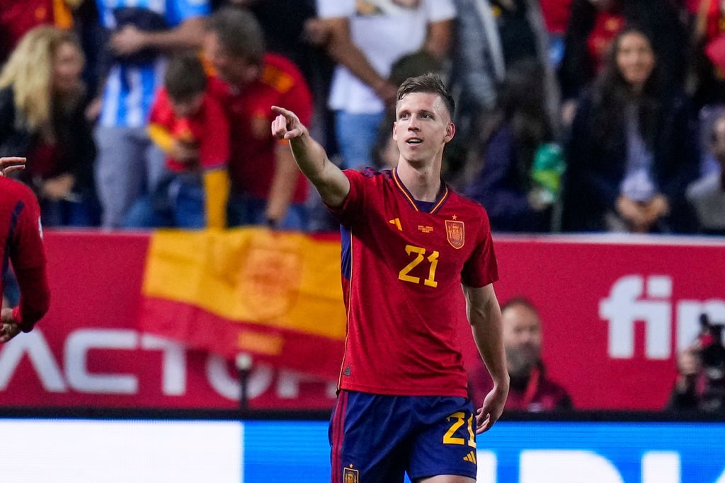 Der Spanier Dani Olmo feiert seinen Treffer gegen Norwegen.
