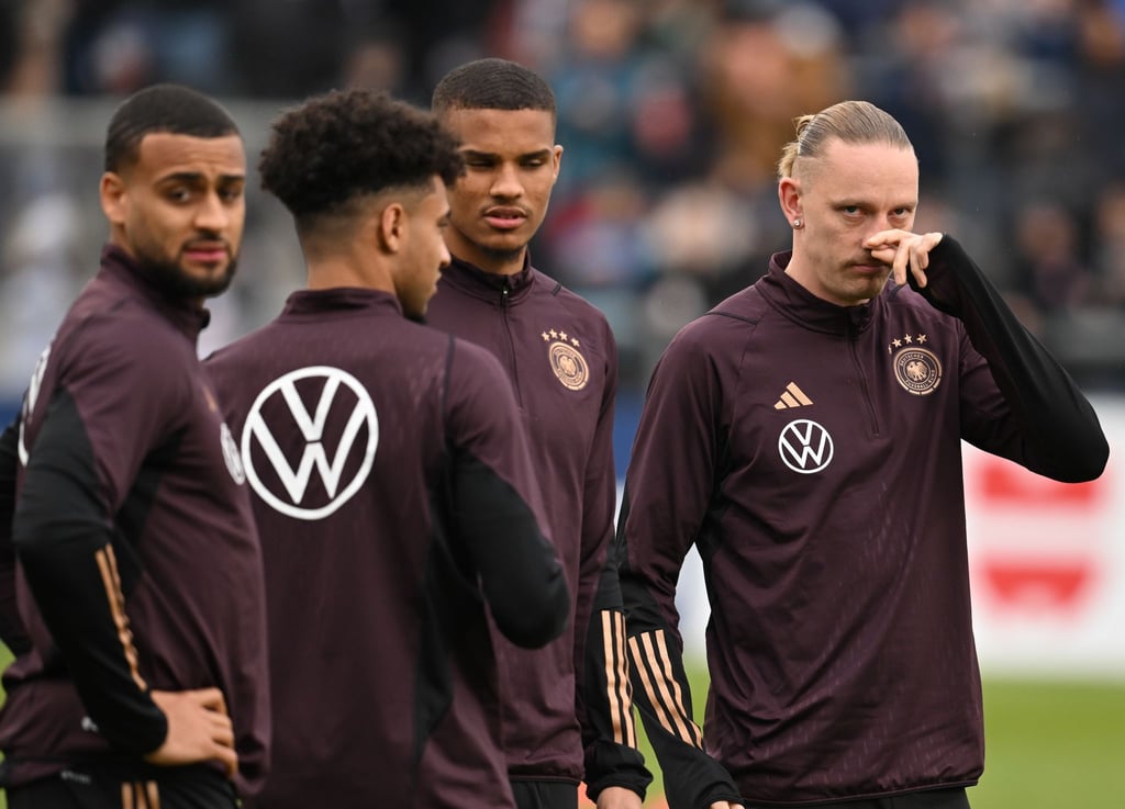 Marius Wolf (r) steht gegen Peru in der DFB-Startelf