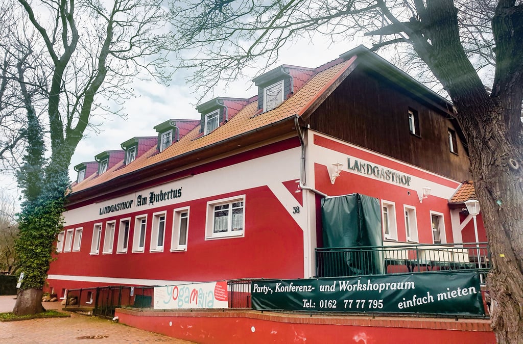 Pensionszimmer werden im „Hubertus“ nach wie vor vermietet - und bald öffnet in der früheren Gaststätte ein Café.