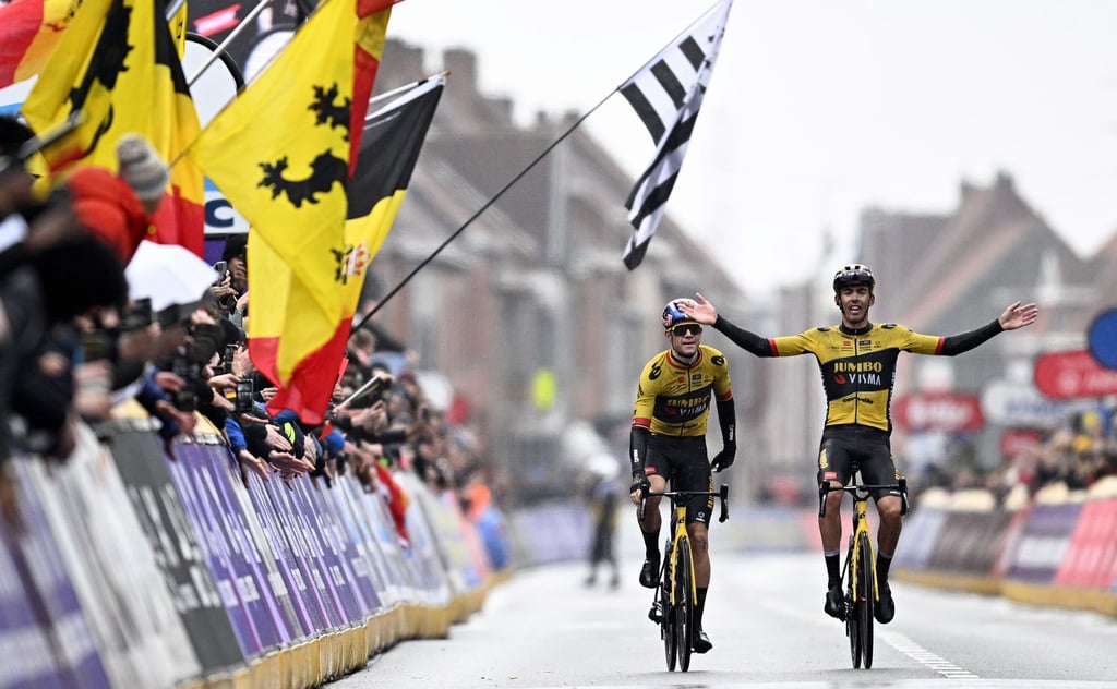 Christophe Laporte (r) siegte bei Gent-Wevelgem vor seinem Teamkollegen Wout van Aert.