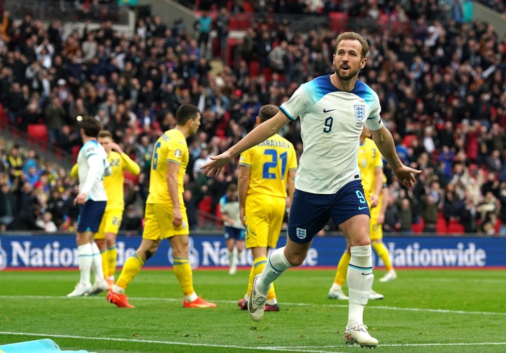 Englands Star Harry Kane jubelt nach seinem Treffer gegen die Ukraine.