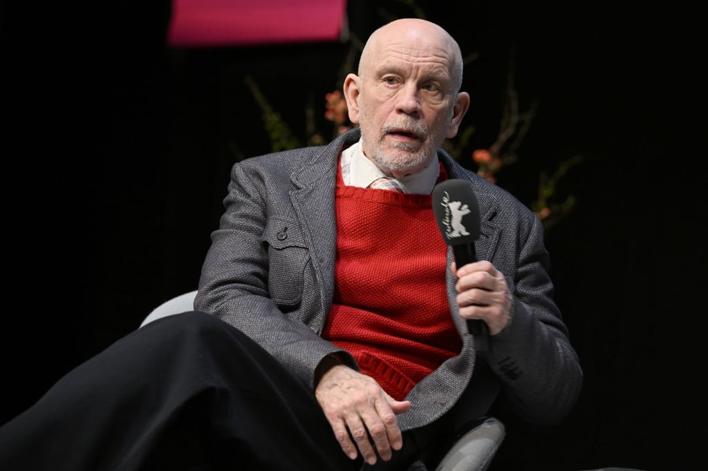 John Malkovich, Schauspieler aus den USA, hat zum Rundumschlag gegen Politik, Medien und WIssenschaft ausgeholt.