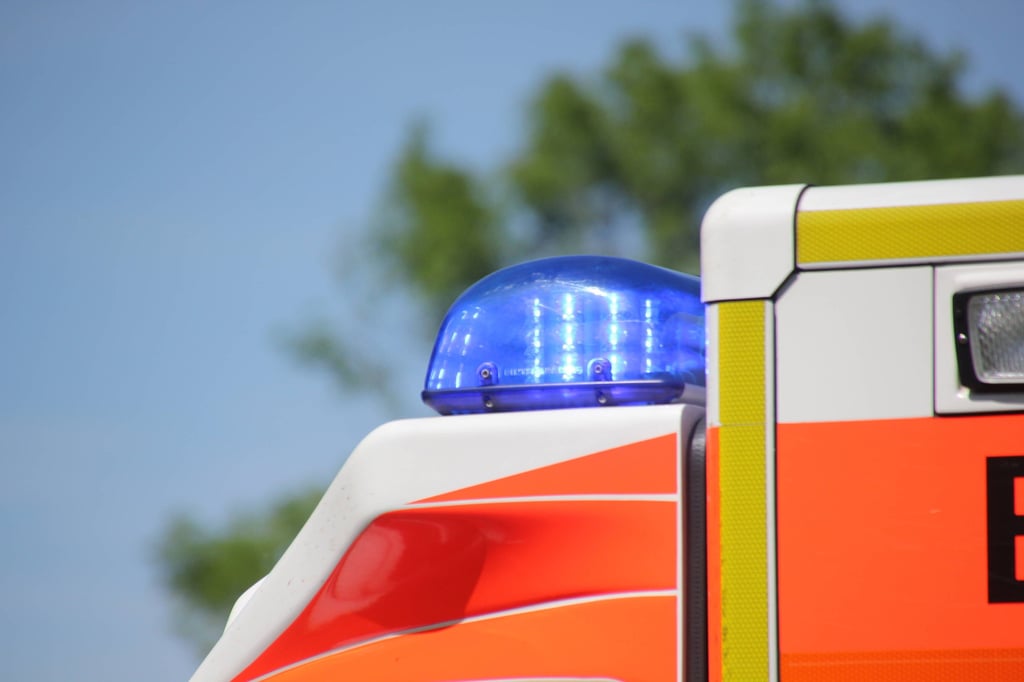 Der Radfahrer musste mit einem Rettungswagen ins Klinikum gebracht werden.