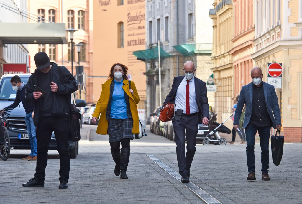 OB-Büroleiterin Sabine Ernst (links) und Oberbürgermeister Bernd Wiegand - hier auf dem Weg zu einer Ratssitzung im Februar 2021 - gelten politisch als eineiige Zwillinge.