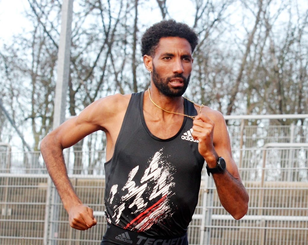Der deutsche Marathonläufer Amanal Petros vom TV Wattenscheid läuft beim Training im Olympia-Stützpunkt.