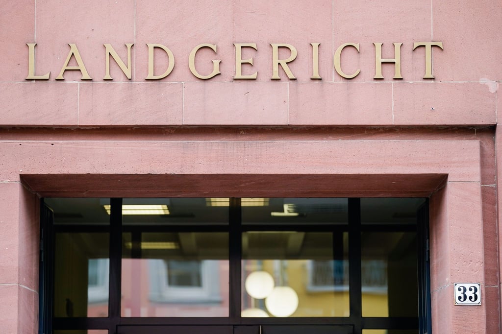 Der Haupteingang des Landgerichts. Im Streit um den Weg über eine Parzelle hat das Landgericht Frankenthal die Klage eines Ehepaars abgewiesen.