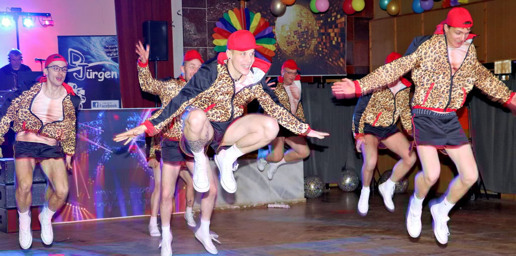 Traditionell bildete der Auftritt der Männertanzgruppe den Abschluss des Faschingsprogramms.