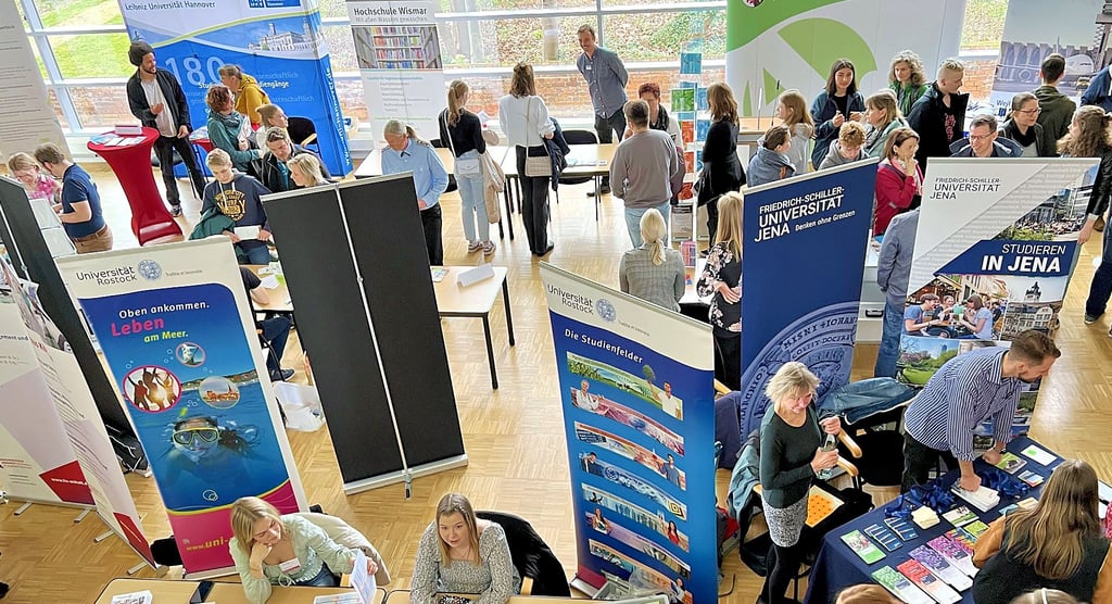 Gut besucht war die Abimesse  in Stendal. Die Organisatoren gehen von mehr als 500 Teilnehmern aus.