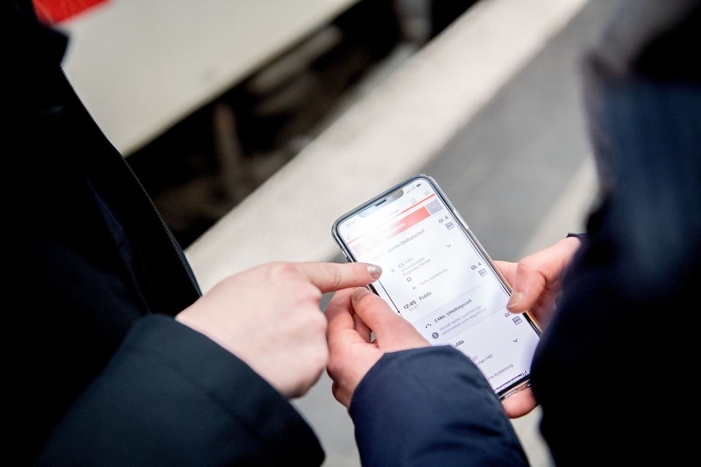 Wer sein Zugticket online gekauft hat, kann die Erstattung des Kaufpreises auch über die „DB-Navigator“-App beantragen.