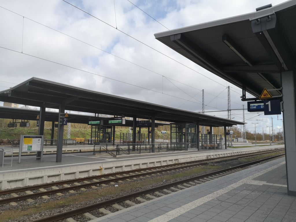 Der Hauptbahnhof in Sangerhausen war am Montag menschenleer.