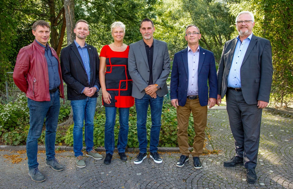 Die Stadtratsfraktion Hauptsache Halle: Sven Thomas, Martin Ernst, Beate Gellert, Andreas Wels, Andreas Schachtschneider und Johannes Menke (v.l.)