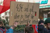 Beim Klimastreik Anfang März in Nürnberg war auch diese Kritik zu lesen, die auf Mängel bei der Ausgestaltung des 49-Euro-Tickets abhebt.