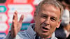 Jürgen Klinsmann (r.), neuer Nationaltrainer von Südkorea, kann auch das zweite Spiel gegen Uruguay nicht gewinnen.