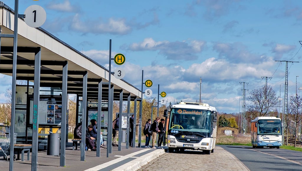 Der Busbahnhof in Wittenberg: Im Nahverkehr stehen jetzt etliche Änderungen an.