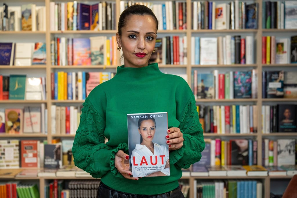 Die Berliner SPD-Politikerin Sawsan Chebli wünscht sich mehr Zivilcourage im Kampf gegen Hasskommentare im Netz.