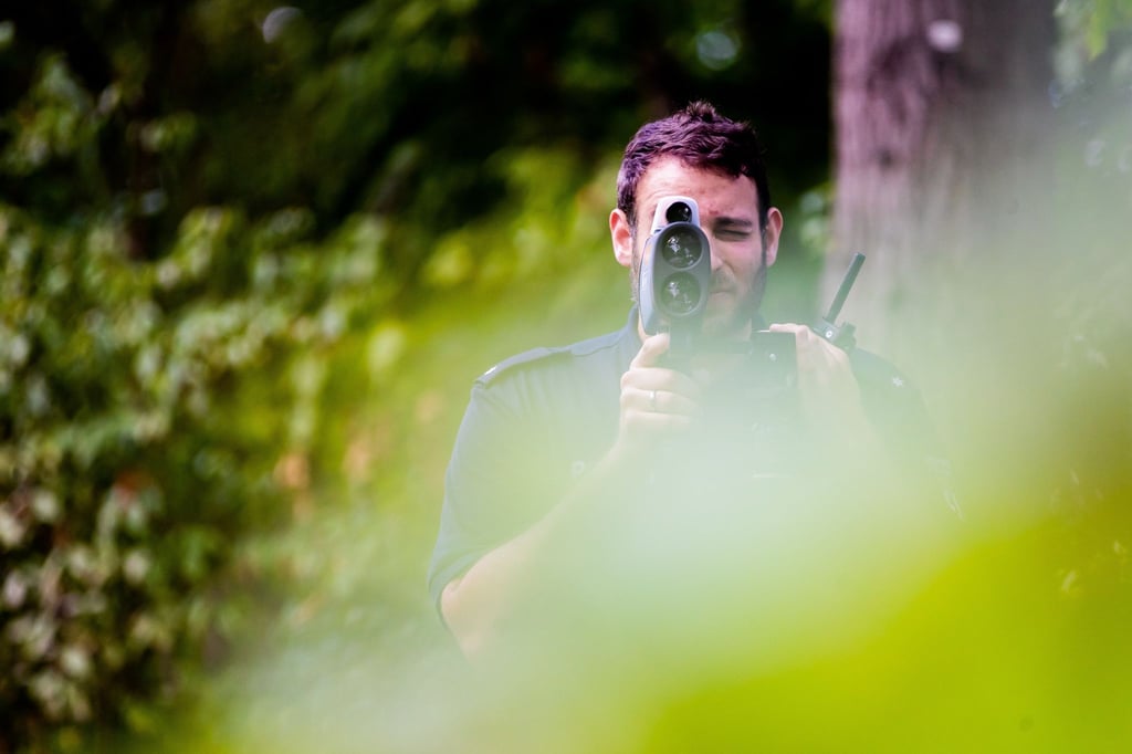 Geschwindigkeitskontrolle: Wer sich nicht an Verkehrsregeln hält, muss besonders im Ausland tief in die Tasche greifen.
