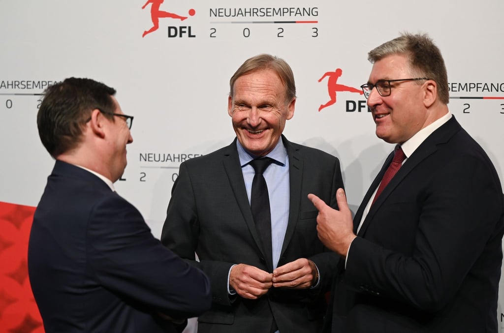 Hans-Joachim Watzke (M), Oliver Leki (l) und Axel Hellmann beim DFL-Neujahrsempfang zusammen.