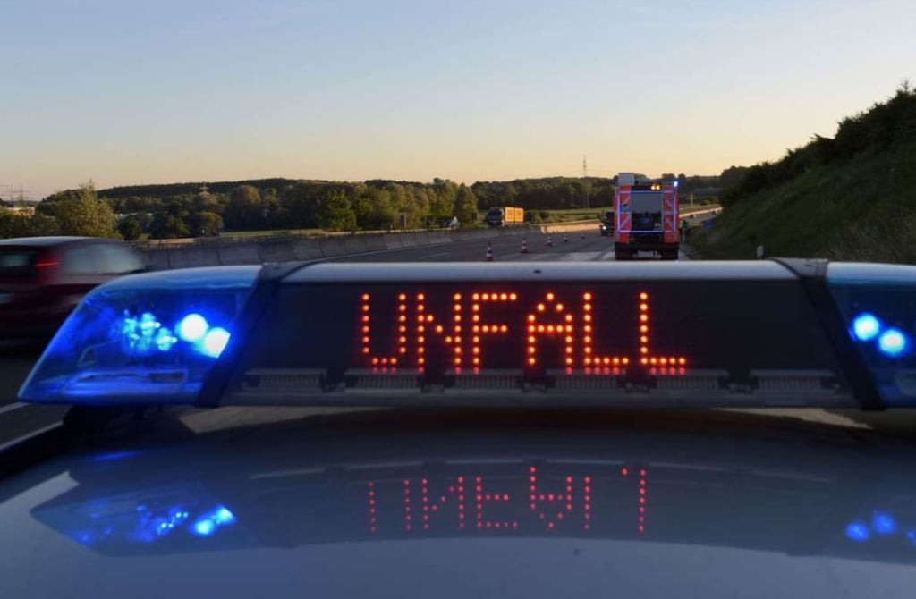 Mehrere Unfälle mit mehreren Fahrzeugen gab es am Morgen auf der Autobahn A2 in der Börde bei Bornstedt. Aktuell kommt es zu Sperrungen. Symbolbild: