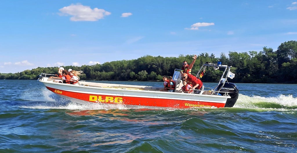 Die „Elbe“ ist eines der Boote der Zerbster Ortsgruppe der DLRG, das bei der Wasserrettung zum Einsatz kommt.