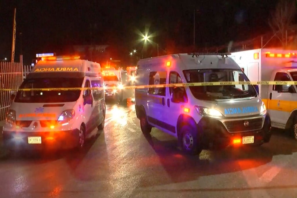 Rettungskräfte vor der Migrantenunterkunft im mexikanischen Ciudad Juarez. Bei einem Brand starben dort Dutzende Menschen.