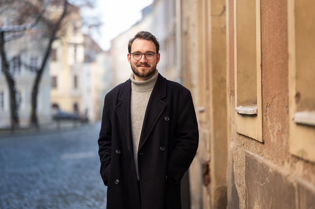Autor Lukas Rietzschel steht in Görlitz.