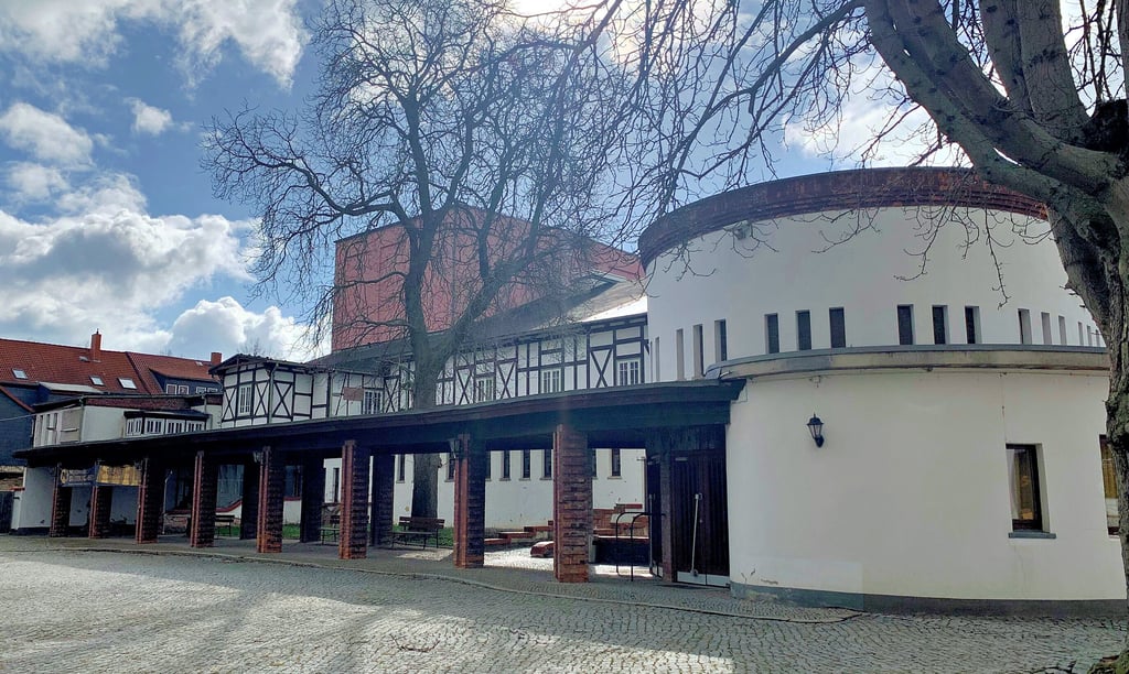 Blick auf das zum Theater umgebaute ehemalige Elysium Halberstadt. Das Gebäude bedarf einer umfassenden Sanierung.