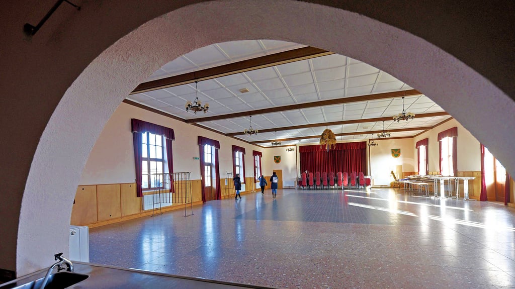 Ein Blick in den Saal des Dorfgemeinschaftshauses in Schackenthal.
