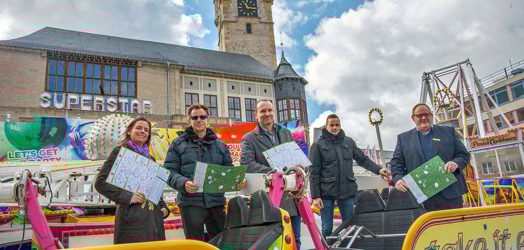 Judith Gretschel von der Neustadt-Agentur, Manfred Wieser (Wiesers Vergügungspark), Stadtmarketing-Chef Hannes Wolf, Christopher Wieser sowie Rathaus-Center-Manager Hans-Jörg Bliesener schauen voraus auf eine bewegte Woche.