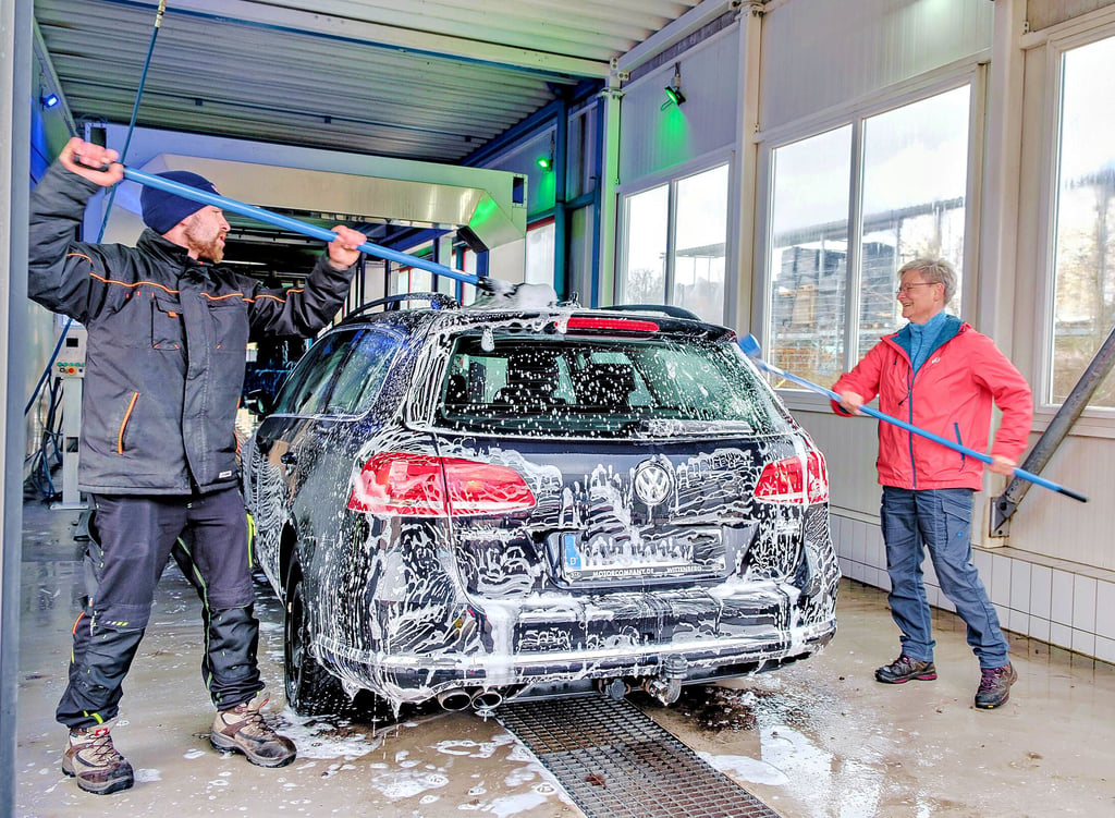 Autowäschen werden teurer: Wer sein Auto im Landkreis Wittenberg durch die  Waschanlage fährt, muss nun mehr zahlen
