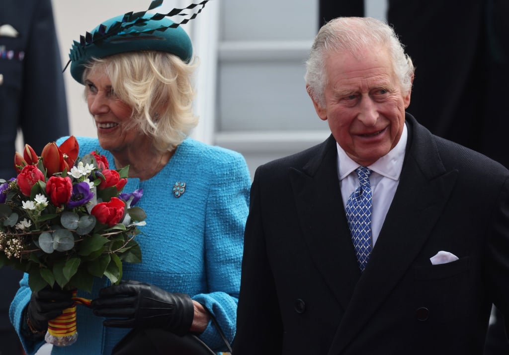 König Charles III. von Großbritannien und Königsgemahlin Camilla kommen am Flughafen BER an.
