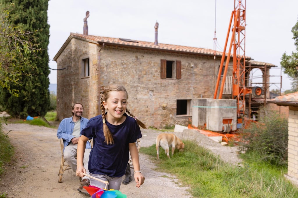 Wer ein Haus nachhaltig bauen und sanieren will, denkt an seine Kinder und die Welt, in der sie leben sollten. Man spricht dann auch vom enkelgerechten Handeln.