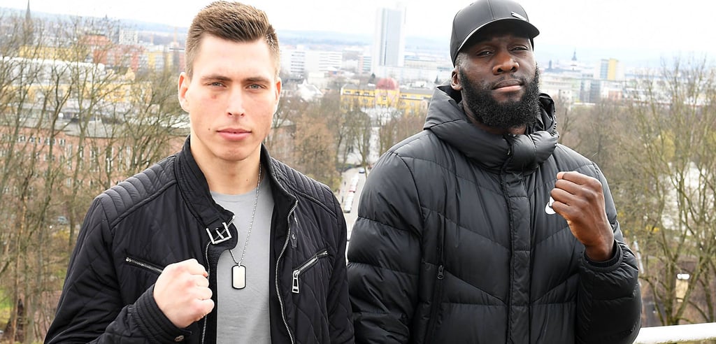 SES-Halbschwergewichtler Tom Dzemski und sein Gegner Daniel Blenda Dos Santos aus Frankreich.