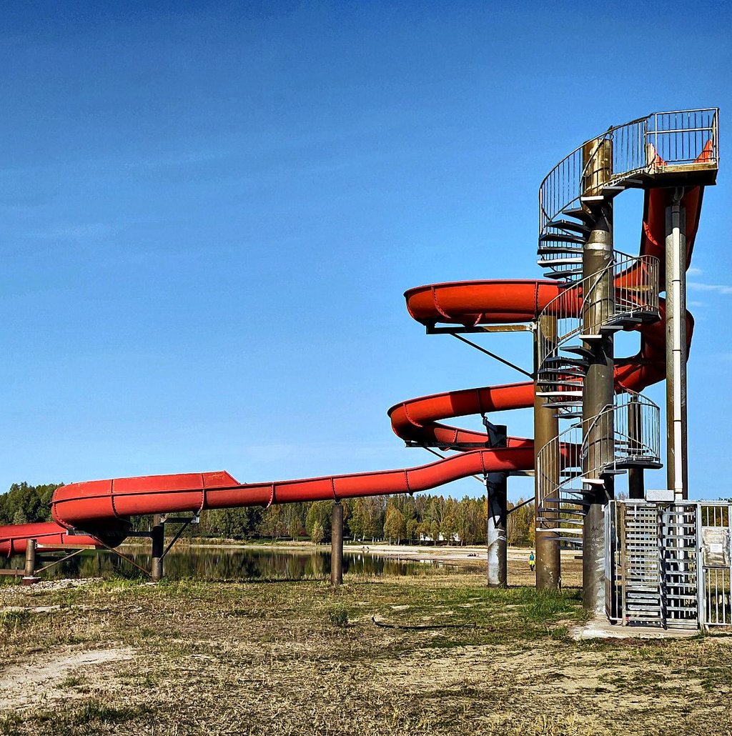 Der Wasserstand im Hohenmölsener Mondsee war in den vergangenen Jahren aufgrund der Trockenheit stark zurückgegangen.
