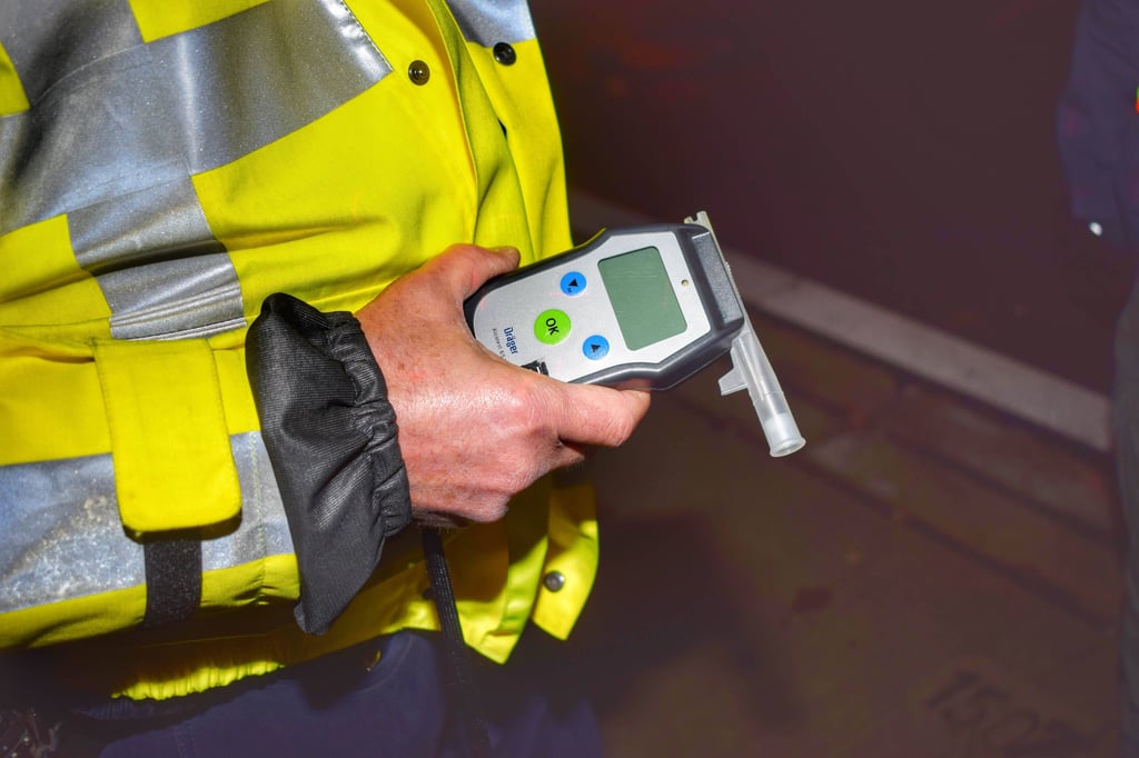 Ein betrunkener Autofahrer ist in Leuna mit knapp drei Promille Atemalkohol gestoppt worden.