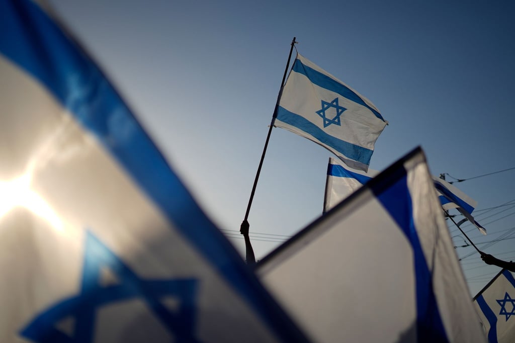 Wie geht es weiter in Israel? In der Residenz des Präsidenten wurde verhandelt - auf der Sraße wird weiter protestiert.