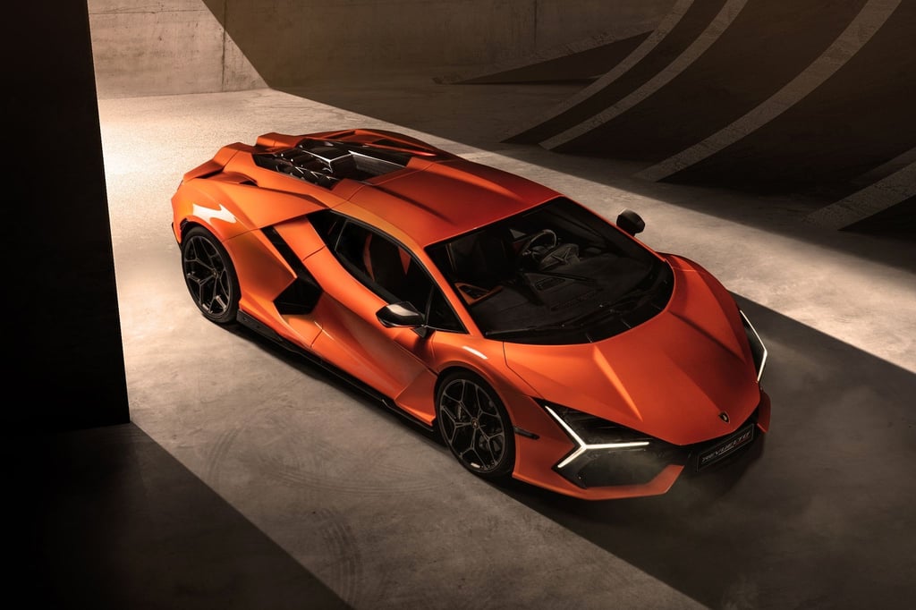 Fahrmaschine mit fantastischen Leistungen: Der Lamborghini Revuelto soll in 2,5 Sekunden von Null auf Hundert schießen und bis zu 350 km/h schnell werden.