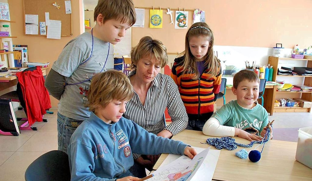 Die Schul-Hortbetreuung ist in der Einheitsgemeinde Klötze trotz der angespannter personeller Lage derzeit abgesichert. Dabei helfen drei bereits in Rentne befindliche Frauen stundenweise seit den Winterferien in den Einrichtungen aus.