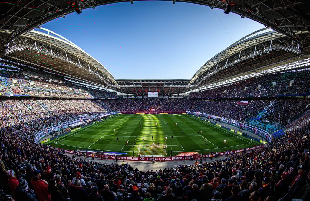 An- und Abreiseprobleme: Die Fans von RB Leipzig wollen besser zum Stadion gelangen und wieder nach Hause kommen.