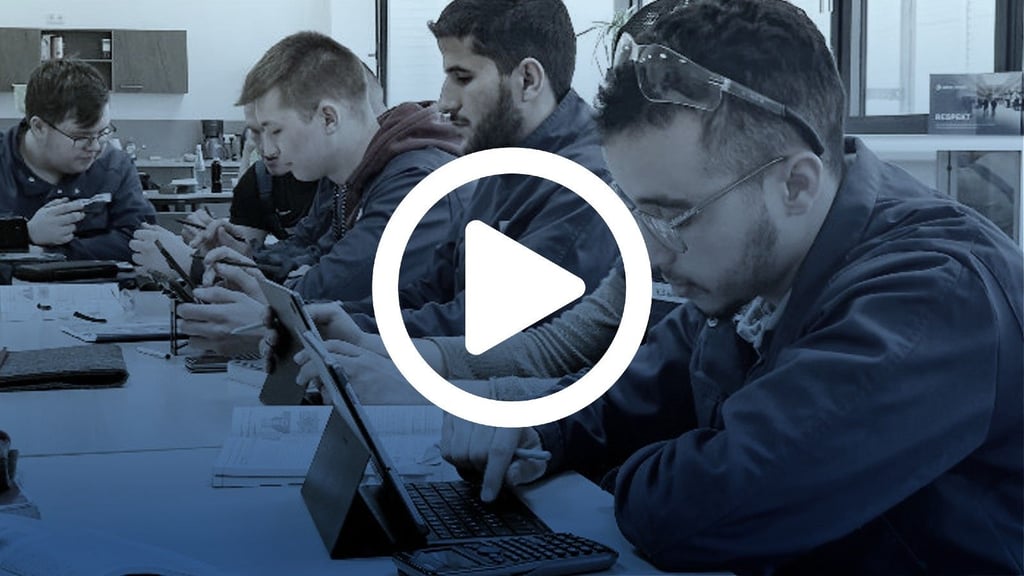 Die Bohai Trimet in Harzgerode digitalisiert ihre Ausbildung: Die Azubis aus dem ersten Lehrjahr arbeiten jetzt mit Tablets.