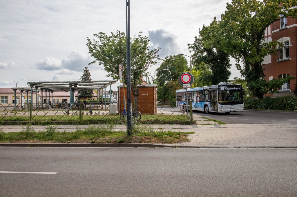 Am City-Busstopp in der Hallesche Straßen in Naumburg starten die Bauarbeiten. Insgesamt werden 1,65 Millionen Euro investiert.