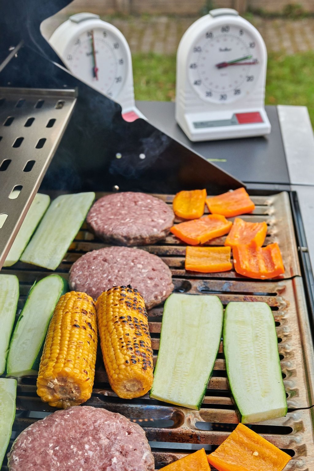 Bekommen Sie Appetit? Die Stiftung Warentest hat zum Beginn der Grillsaison Gasgrills geprüft.