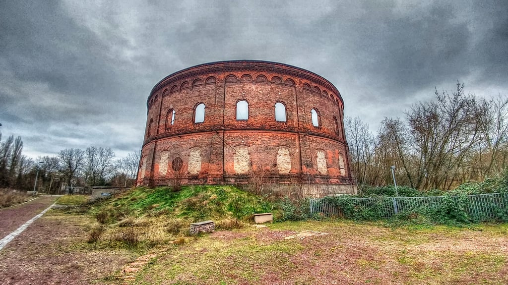 Der alte Gasometer am Holzplatz in Halle vor der Sanierung und dem Umbau zum modernsten deutschen Planetarium: Ein Lost Place.