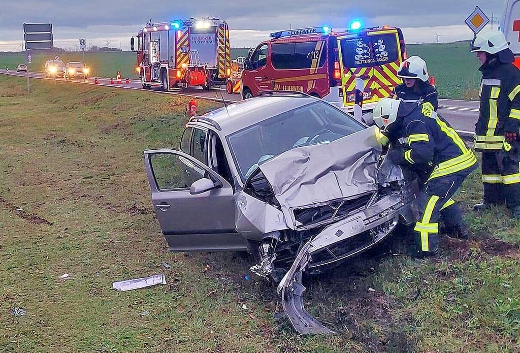 Ein schwerer Verkehrsunfall an der Kreuzung Plötzkau/Osmarsleben.