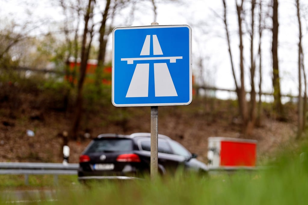 Auf der A9 bei Dessau hat es am Mittwoch einen Unfall nach einem Reifenplatzer gegeben.