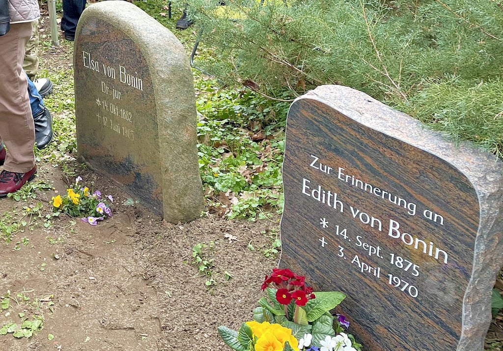Gedenkstein in Brettin Erinnerung an Malerin Edith von Bonin
