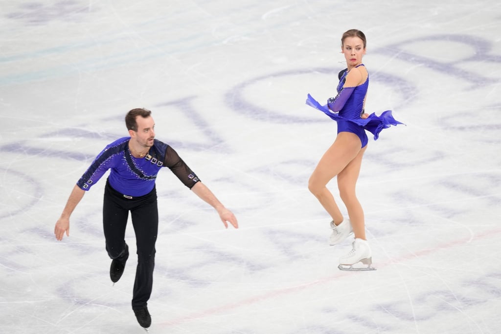 Ruben Blommaert (l) und seine Partnerin Alisa Efimova bei einer Kür.