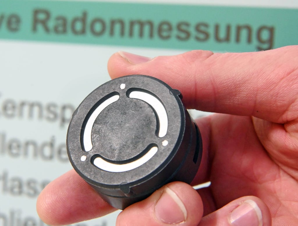 Ein Radonmessgerät zeigt die Konzentration des Edelgases in der Luft an.